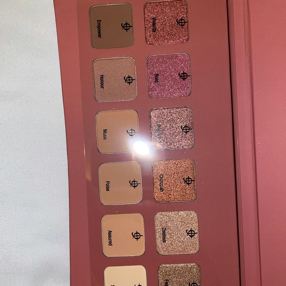 Illamasqua make up palette